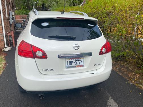 White 2013 Nissan Rogue SV