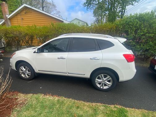 White 2013 Nissan Rogue SV