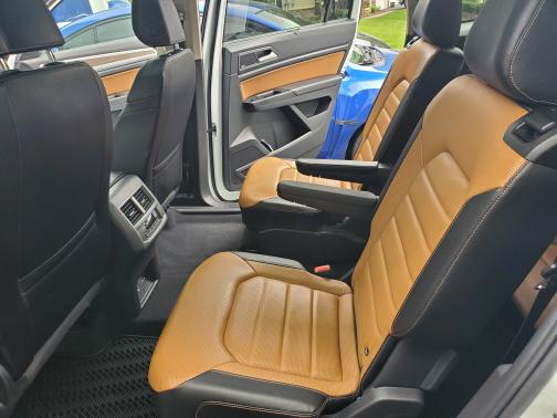 Photo 5 of 17 of 2019 Volkswagen Atlas 3.6L SEL Premium