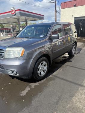 Silver 2014 Honda Pilot LX