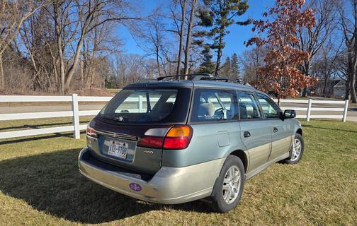 2000 Subaru Outback Base