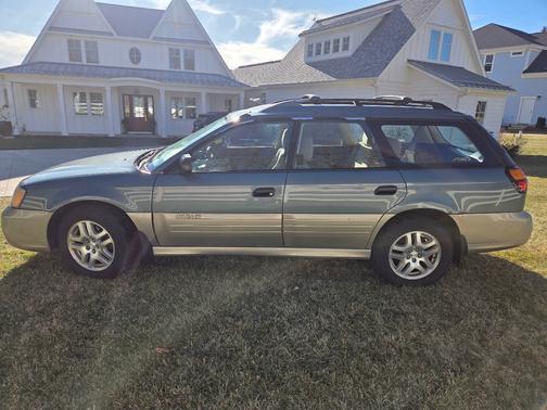 2000 Subaru Outback Base