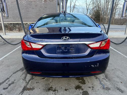 2011 Hyundai SONATA GLS