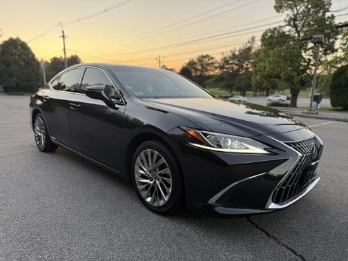 2022 Lexus ES 300h Luxury