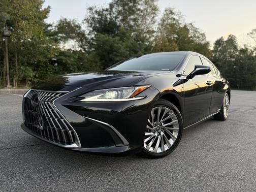 2022 Lexus ES 300h Luxury