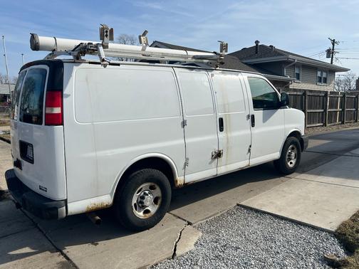 2010 Chevrolet Express 2500 Base