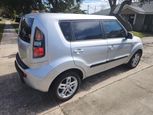 2011 Kia Soul +