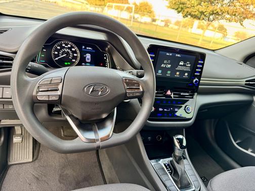 2020 Hyundai IONIQ Hybrid Blue