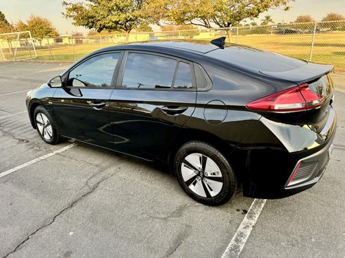 2020 Hyundai IONIQ Hybrid Blue