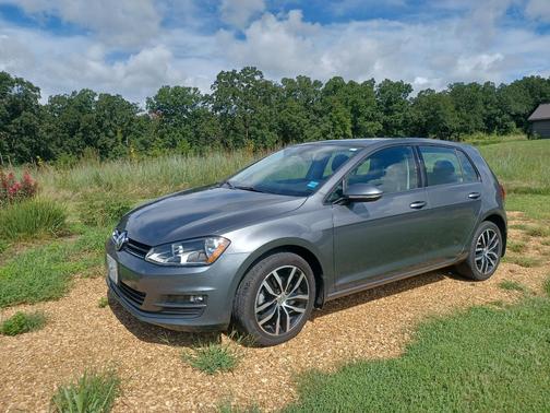 Gray 2016 Volkswagen Golf TSI SE 4-Door