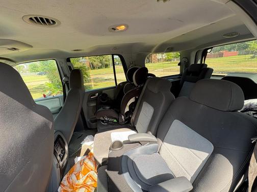 Blue 2004 Ford Expedition XLT