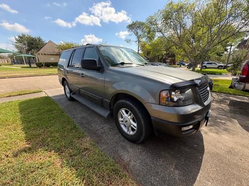Blue 2004 Ford Expedition XLT