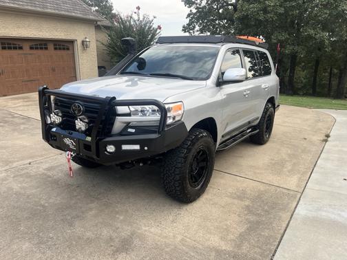 2017 Toyota Land Cruiser Base
