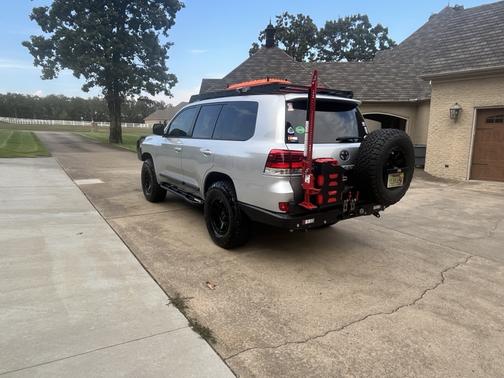 2017 Toyota Land Cruiser Base