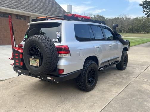 2017 Toyota Land Cruiser Base