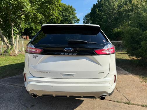 White 2022 Ford Edge Titanium