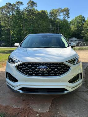 White 2022 Ford Edge Titanium