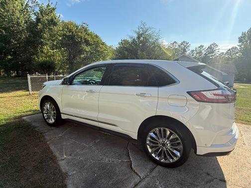 White 2022 Ford Edge Titanium