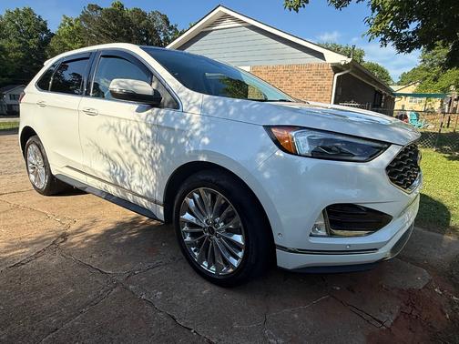 White 2022 Ford Edge Titanium