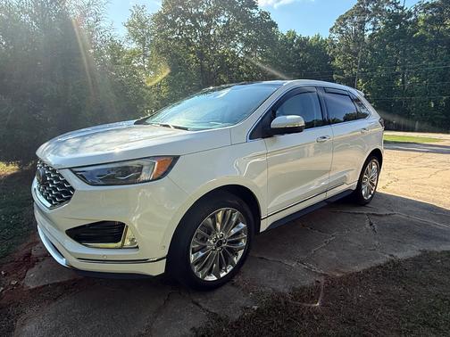 White 2022 Ford Edge Titanium