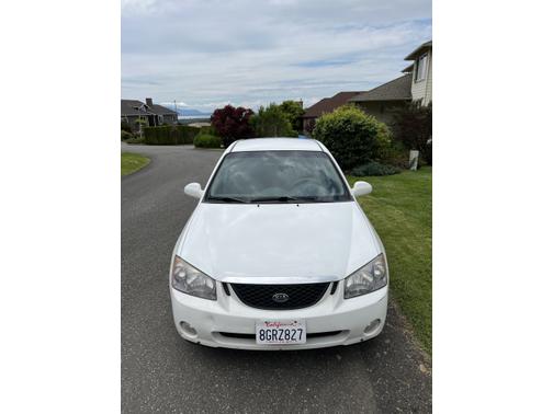 Photo 5 of 22 of 2006 Kia Spectra5 Base