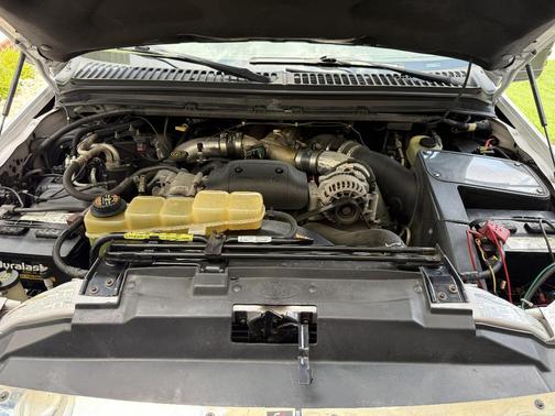 White 2000 Ford Excursion Limited 4WD