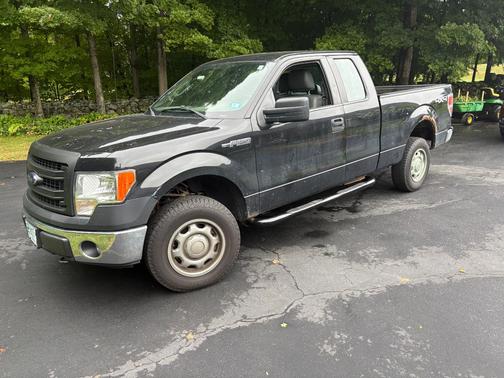 Black 2013 Ford F-150 XLT