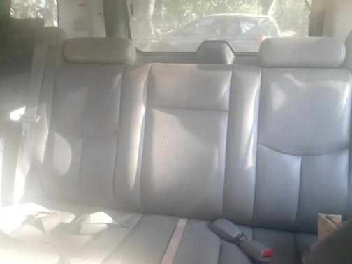 Silver 2007 Chevrolet Suburban 1500 LT