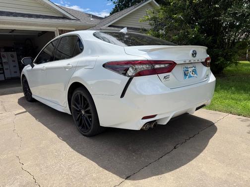White 2021 Toyota Camry Hybrid XSE