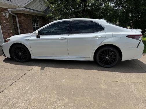 White 2021 Toyota Camry Hybrid XSE