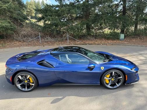 2023 Ferrari SF90 Stradale Base