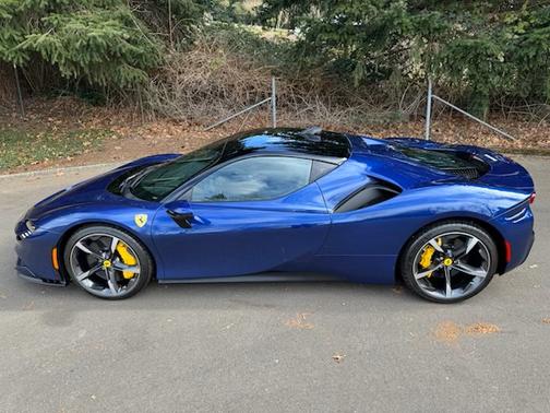 2023 Ferrari SF90 Stradale Base