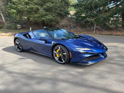 2023 Ferrari SF90 Stradale Base