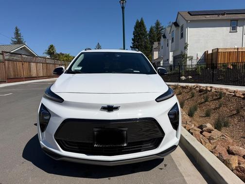 White 2022 Chevrolet Bolt EUV LT