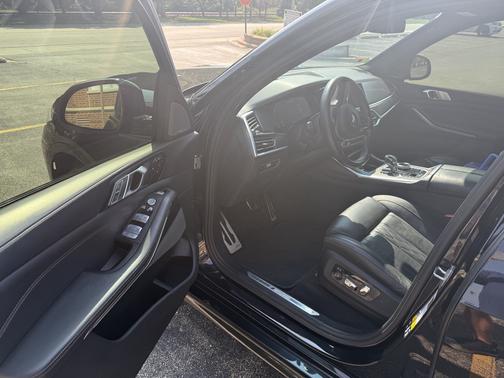 2022 BMW X7 M50i
