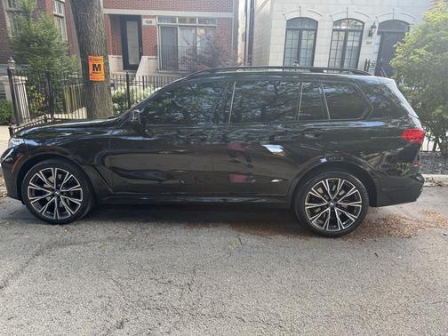 2022 BMW X7 M50i
