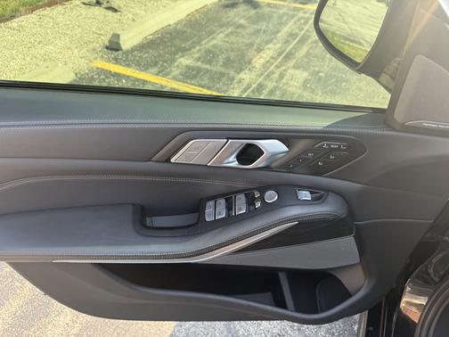 2022 BMW X7 M50i