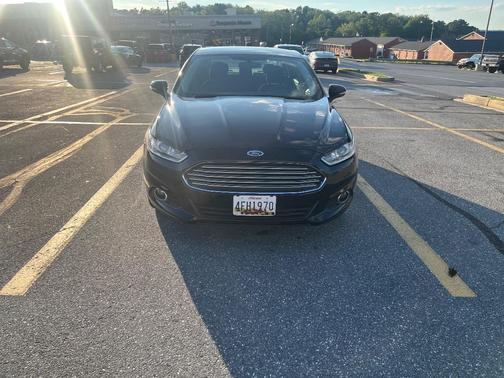 Black 2016 Ford Fusion SE