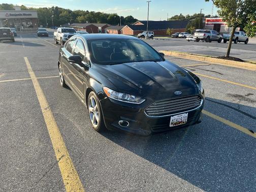 Black 2016 Ford Fusion SE