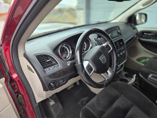 Red 2016 Dodge Grand Caravan AVP/SE