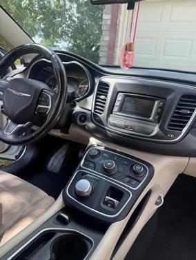 White 2016 Chrysler 200 Limited