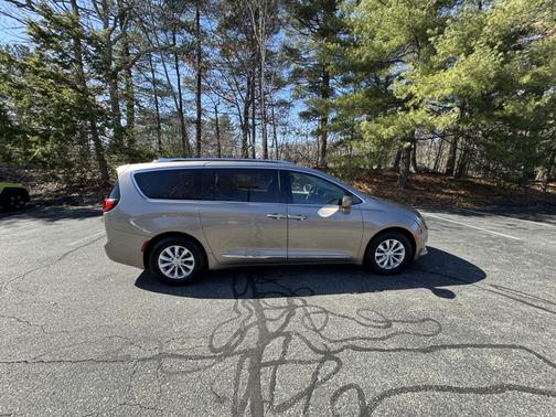 2018 Chrysler Pacifica Touring-L