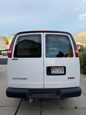 White 2005 GMC Savana 3500 Cargo