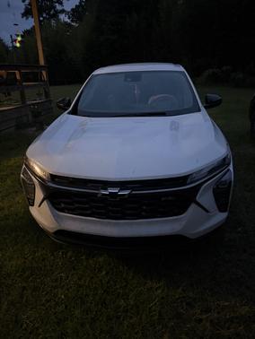 White 2024 Chevrolet Trax 1RS