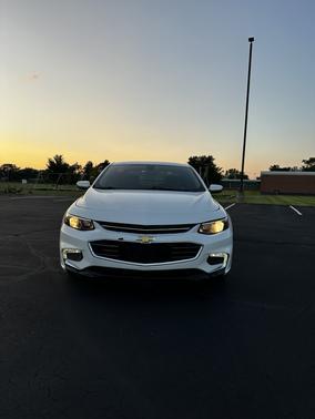 White 2016 Chevrolet Malibu 1LT