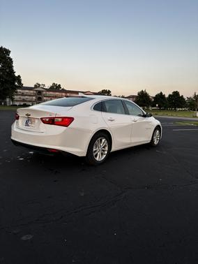 White 2016 Chevrolet Malibu 1LT