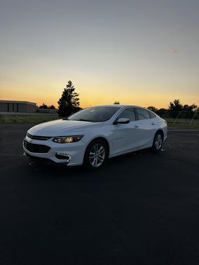 White 2016 Chevrolet Malibu 1LT