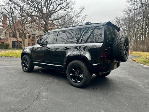 2022 Land Rover Defender SE