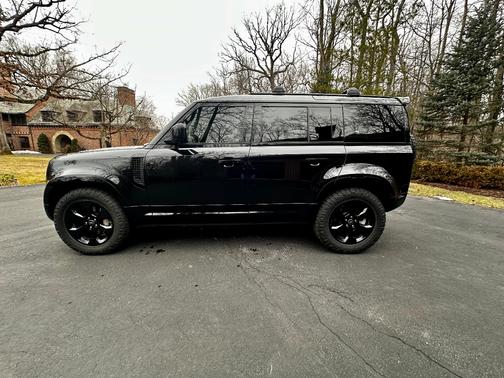 2022 Land Rover Defender SE