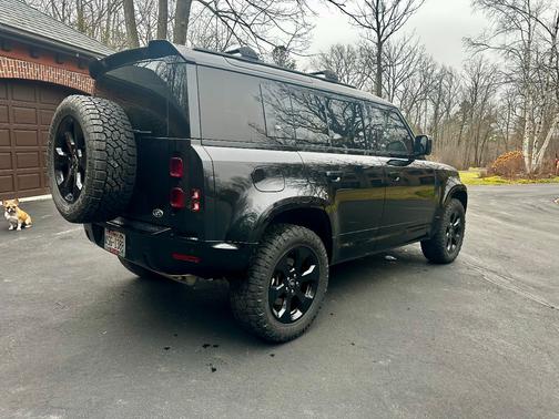 2022 Land Rover Defender SE